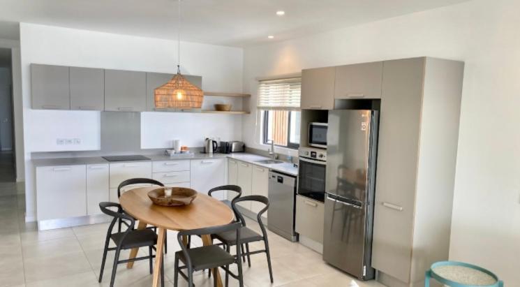 East Coast Beachfront Luxury - Eastern Blue Apartments Poste Lafayette Ngoại thất bức ảnh